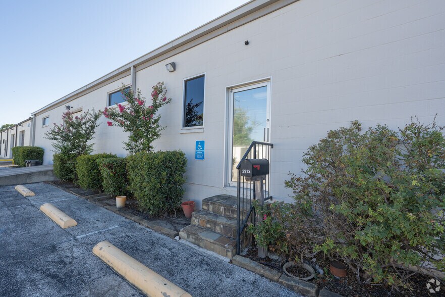 More Photos Of 2910 Edith Ln, Haltom City Light Manufacturing For Sale