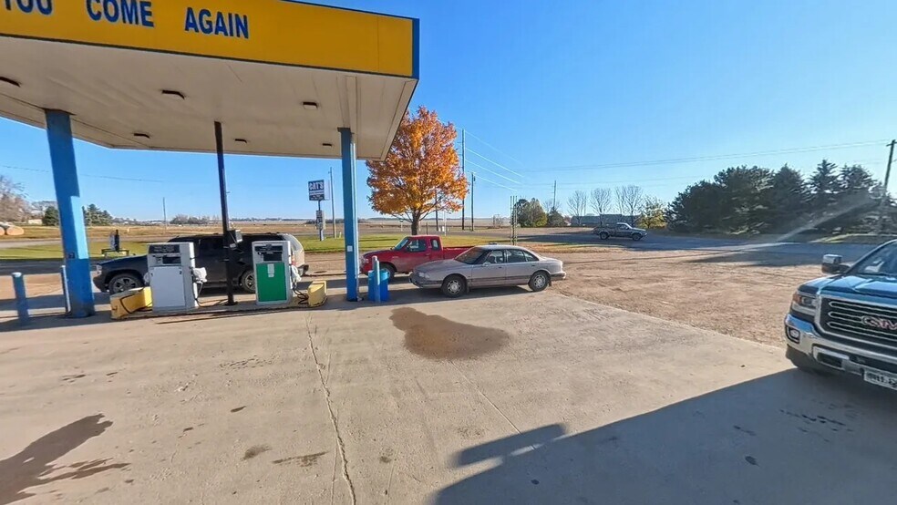 More Photos Of 811 N 2nd Ave, Castlewood Convenience Store For Sale
