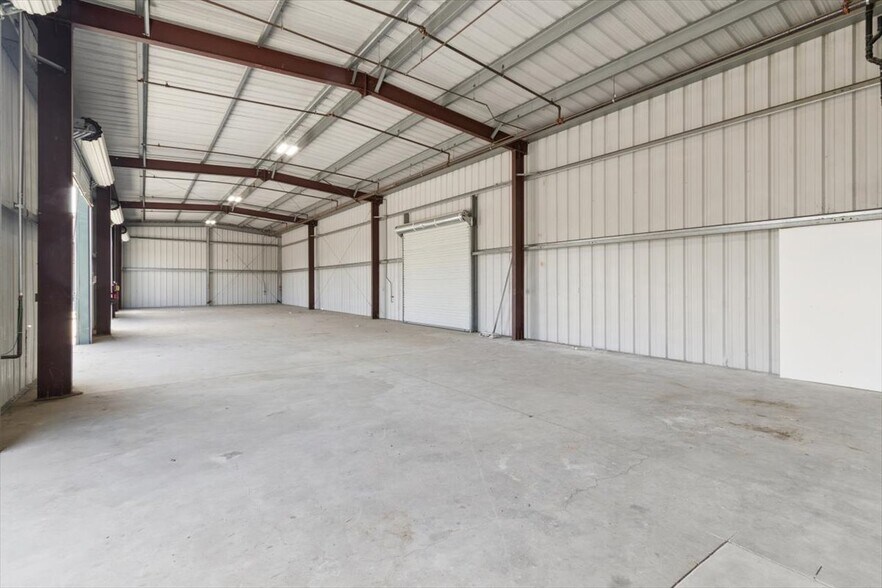 More Photos Of 11185 Roswell Ave, Pomona Warehouse For Lease