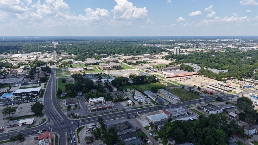More Photos Of 5229 Government St, Baton Rouge General Retail For Lease
