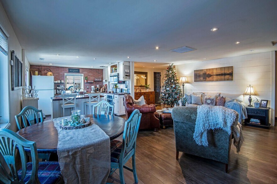 More Photos Of 592 N Sisters Park Ct, Sisters Flex For Sale