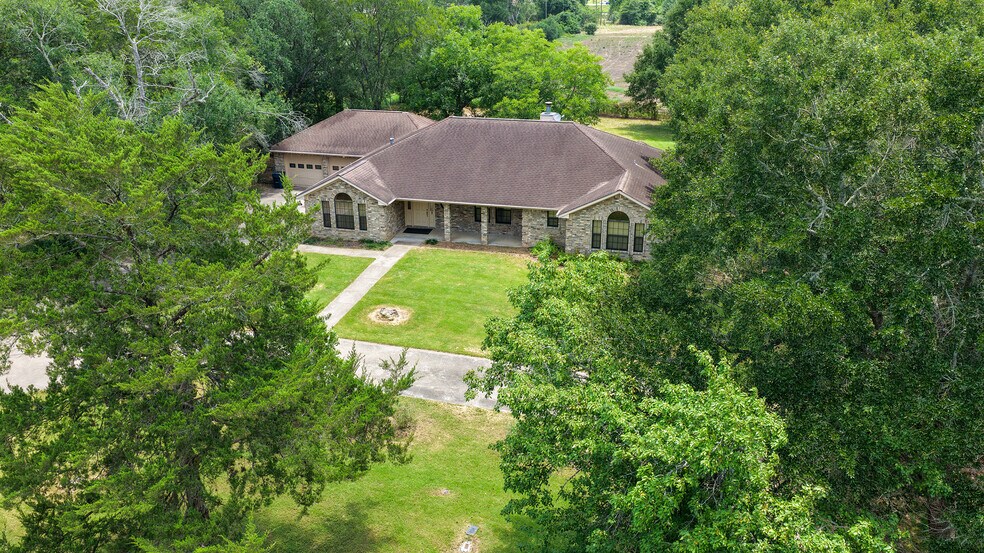 More Photos Of 655 Farmers Rd, Brenham Loft Creative Space For Sale