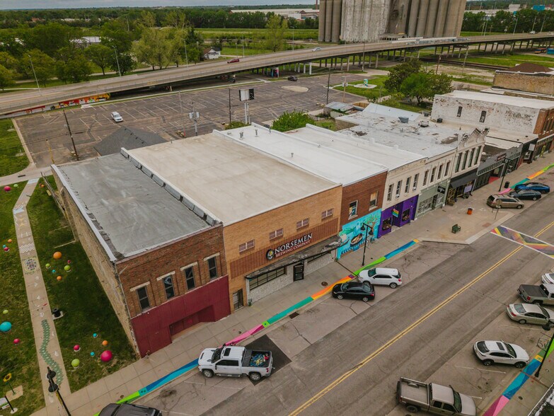 More Photos Of 830 N Kansas Ave, Topeka Bar For Sale