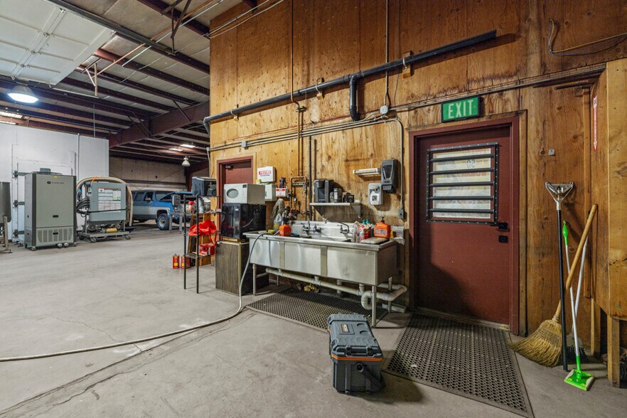 More Photos Of 3735 Washburn Way, Klamath Falls Warehouse For Lease