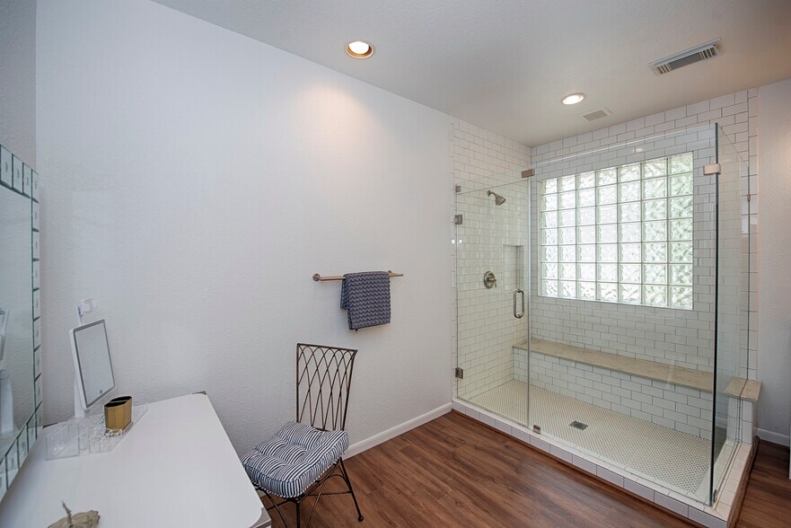 More Photos Of 3821 Nasa Pky, El Lago Lodge Meeting Hall For Sale