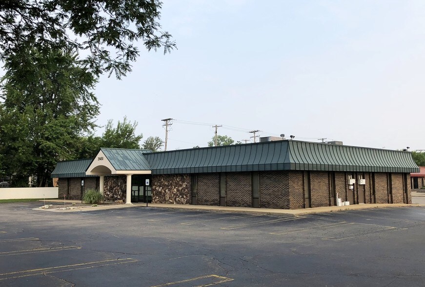 More Photos Of 31450 W 7 Mile Rd, Livonia Medical For Lease
