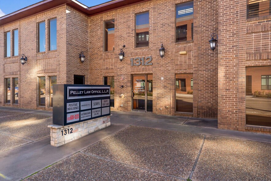 More Photos Of 1312 E 14th St, Plano Office For Lease