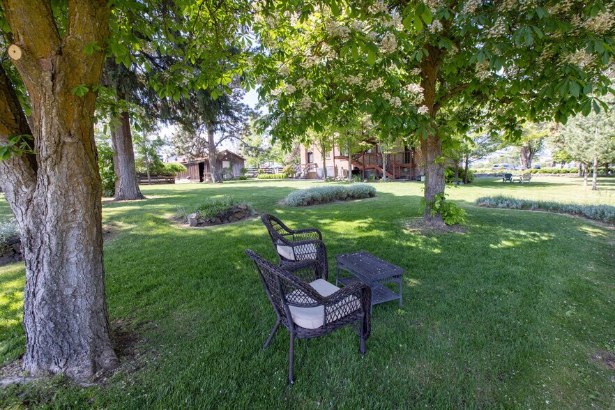 More Photos Of 40 SE Heimrich St, Dufur Hotel For Sale