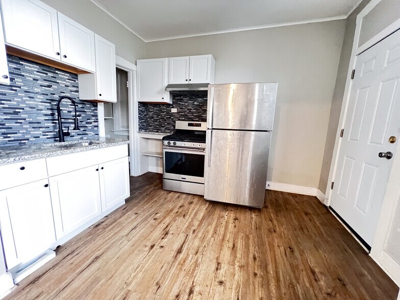 More Photos Of 7850 S Burnham Ave, Chicago Apartments For Sale