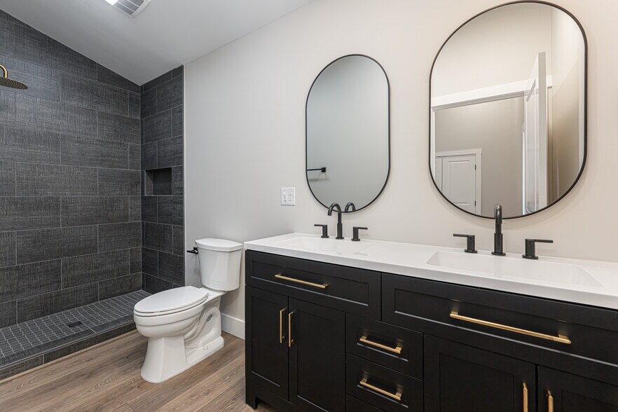More Photos Of 153 Hackleburg Ln, Hendersonville Multifamily For Sale
