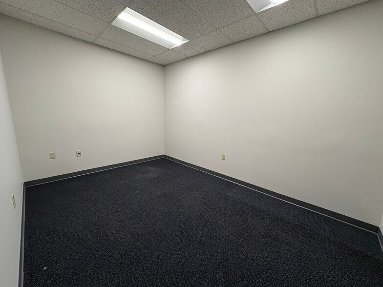 More Photos Of 1720 Fortune Ct, Lexington Light Distribution For Lease