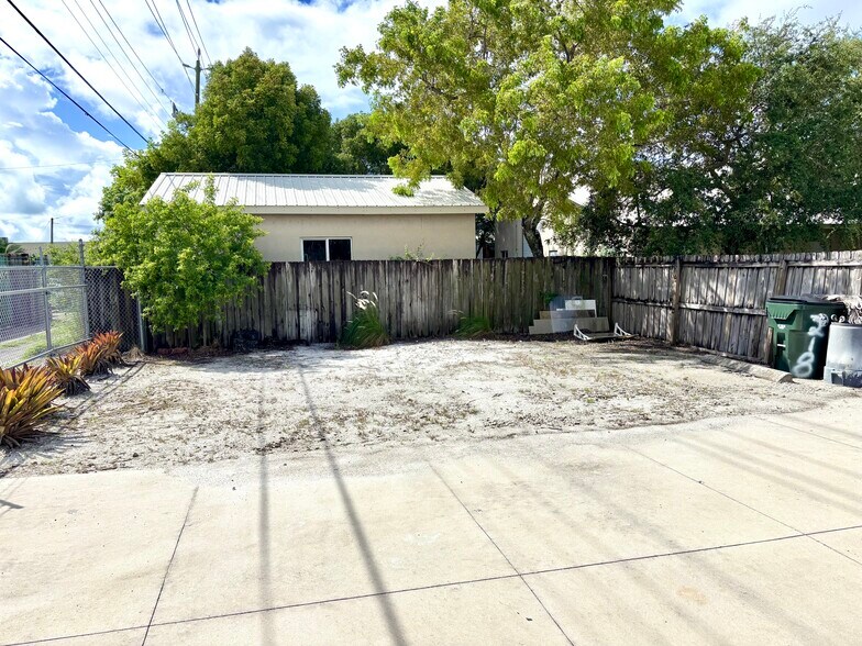 More Photos Of 218 S F St, Lake Worth Beach Warehouse For Sale