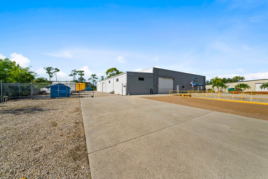 More Photos Of 2330 Bruner Ln, Fort Myers Warehouse For Sale