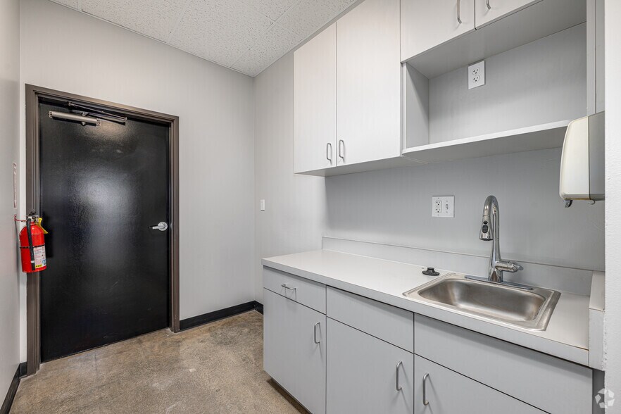 More Photos Of 7617-7621 Somerset Blvd, Paramount Unknown For Lease
