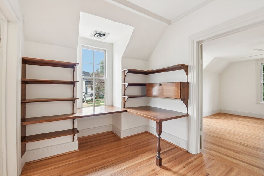 More Photos Of 305 S Main St, Davidson Office For Sale