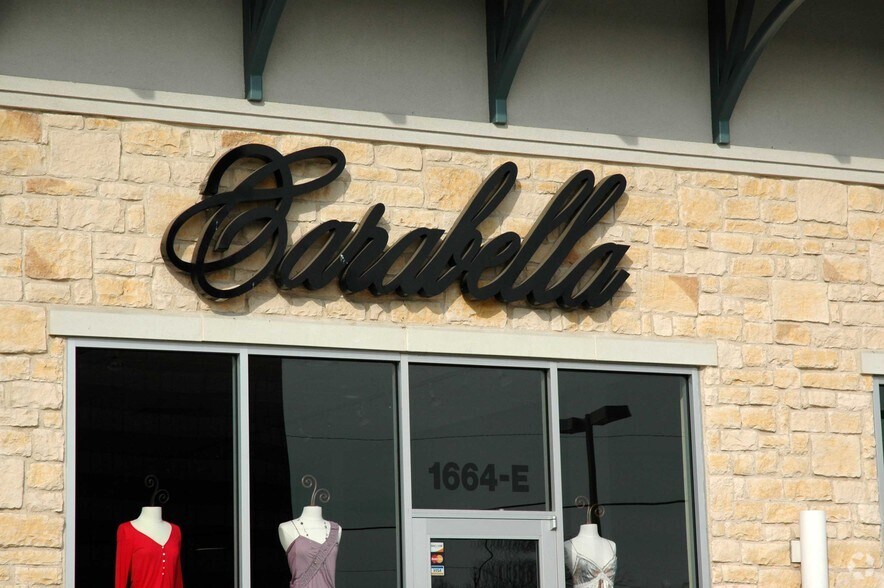 More Photos Of 1664 S University Dr, Fort Worth General Retail For Lease