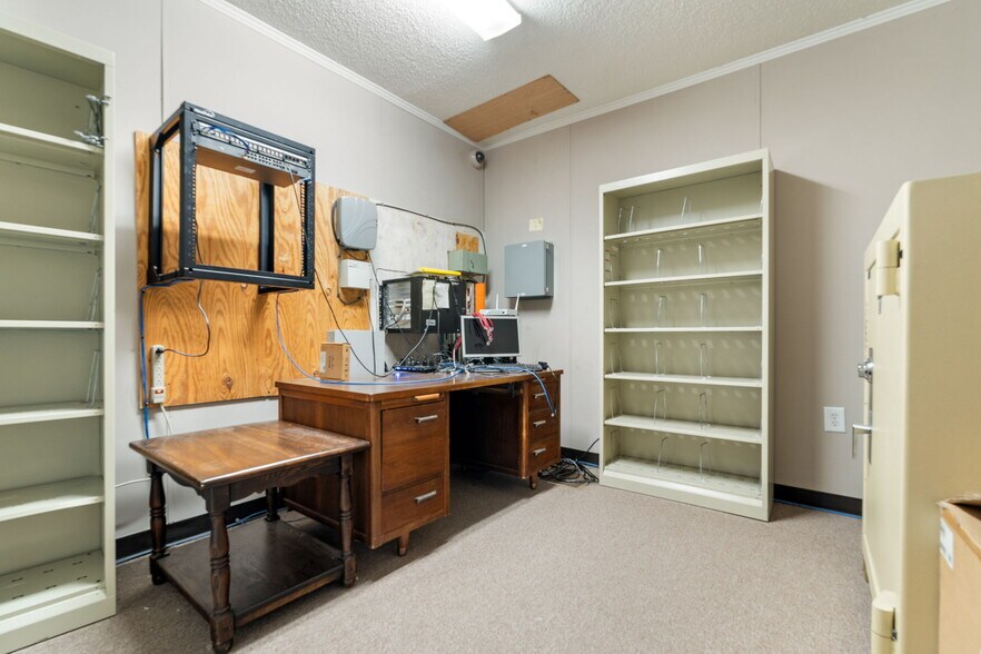 More Photos Of 5674 AL Highway 68, Collinsville Bank For Sale