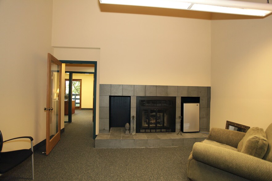 More Photos Of 3701 Shoreline Dr, Orono Coworking Space