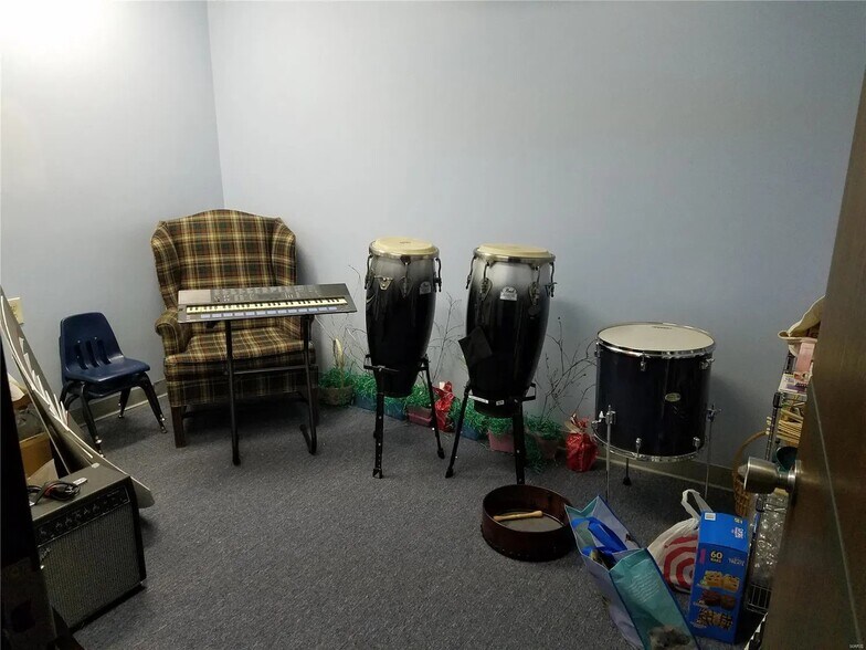 More Photos Of 15764 Clayton Rd, Ellisville Religious Facility For Lease