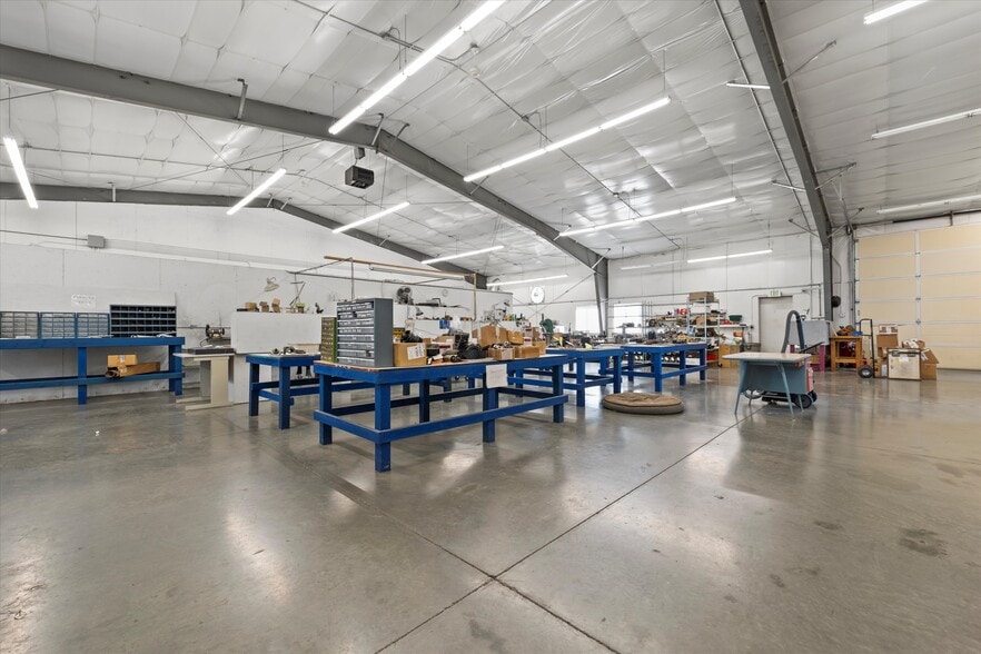 More Photos Of 720 E 3rd Ave, Moses Lake Manufacturing For Sale