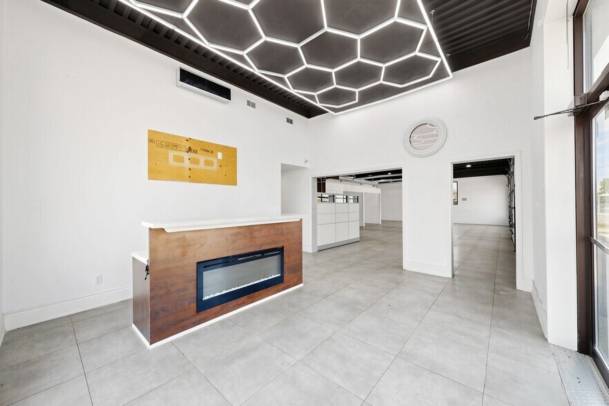 More Photos Of 1502 Speers Rd, Oakville Auto Repair For Lease