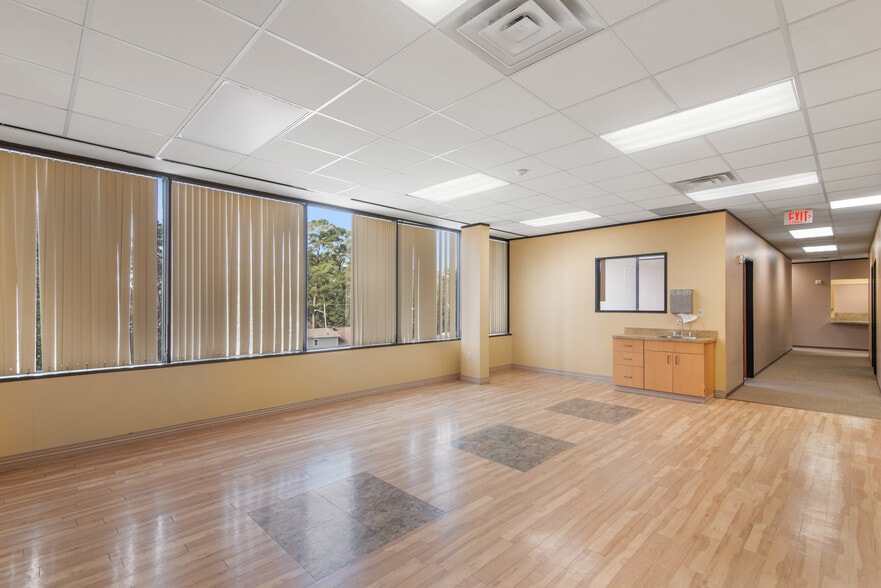 More Photos Of 1140 Cypress Station Dr, Houston Medical For Sale