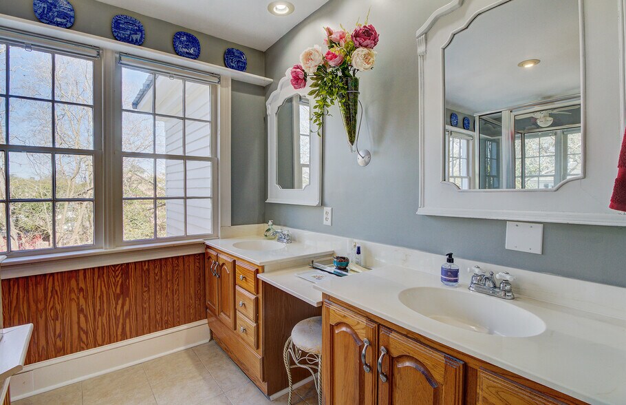 More Photos Of 112 S Magnolia St, Summerville Office Residential For Lease