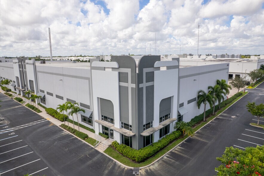 More Photos Of 3400 SW 20th St, Pembroke Park Warehouse For Lease