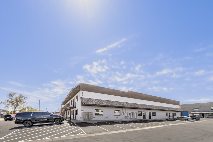 More Photos Of 3975 W Quail Ave, Las Vegas Warehouse For Lease