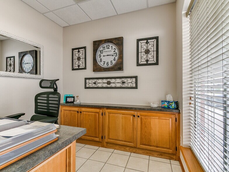 More Photos Of 2326-2350 N Interstate Dr, Norman Office For Sale