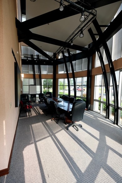 More Photos Of 6402 Corporate Dr, Indianapolis Distribution For Lease