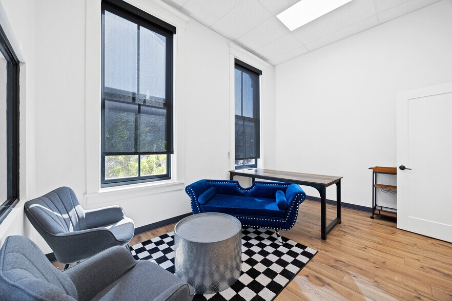 More Photos Of 227 Pearl St, New Albany Office For Lease