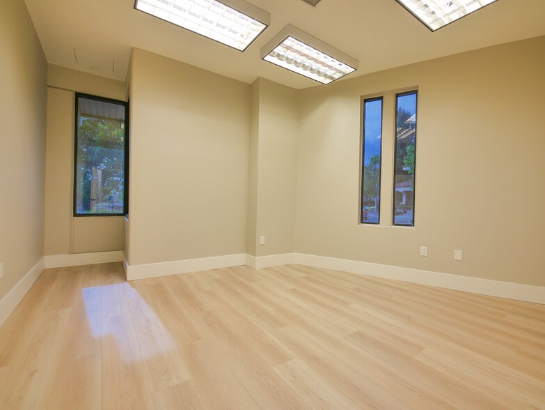 More Photos Of 450 S Lone Hill Ave, San Dimas Warehouse For Lease