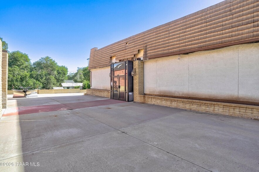 More Photos Of 620 E Gurley St, Prescott Restaurant For Sale