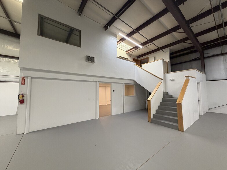 More Photos Of 1711 E Jackson St, Phoenix Warehouse For Lease