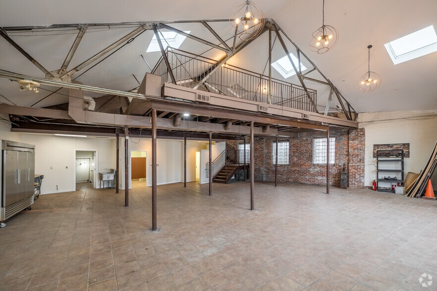 More Photos Of 290 Simpson St, Atlanta Flex For Lease