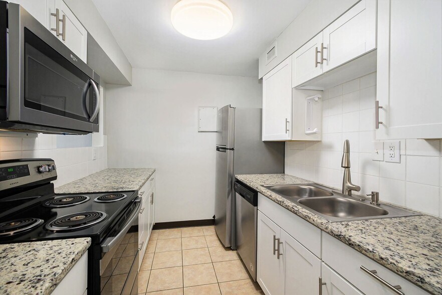 More Photos Of 4339 Roanoke Pkwy, Kansas City Apartments For Sale