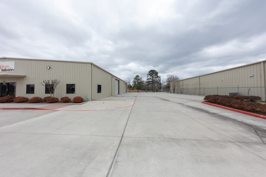 More Photos Of 3642 Bacor Rd, Houston Warehouse For Lease