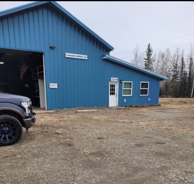 More Photos Of 1209 Dennis Rd, North Pole Warehouse For Lease