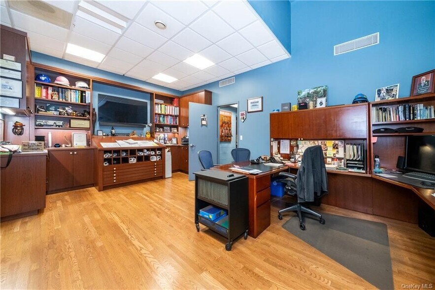 More Photos Of 412 City Island Ave, Bronx Warehouse For Sale