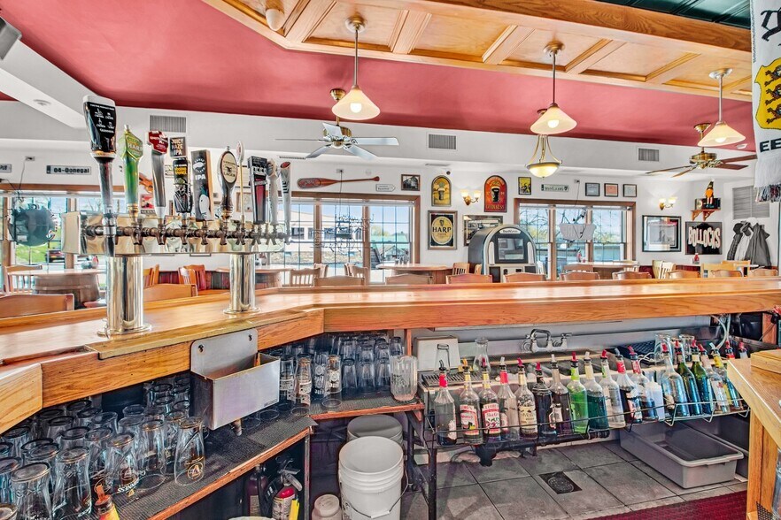 More Photos Of 33 Orange Ave, Walden Restaurant For Sale