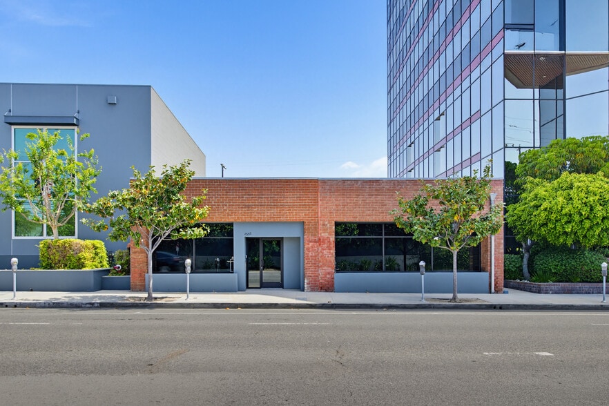 More Photos Of 2558 Overland Ave, Los Angeles Office For Lease