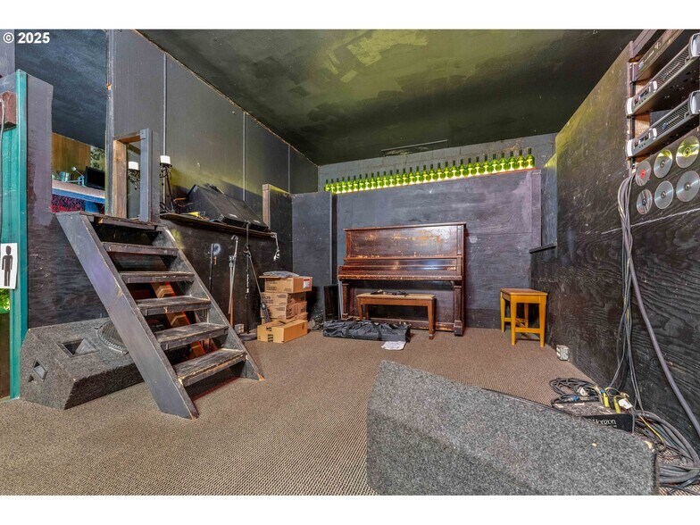 More Photos Of 2043 Sherman Ave, North Bend Bar For Sale