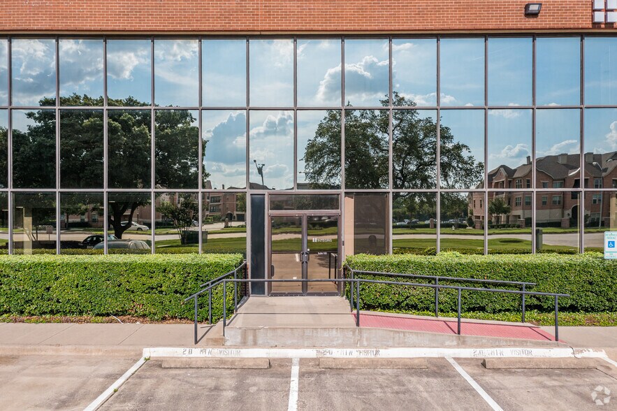 More Photos Of 11498 Luna Rd, Farmers Branch Office For Lease