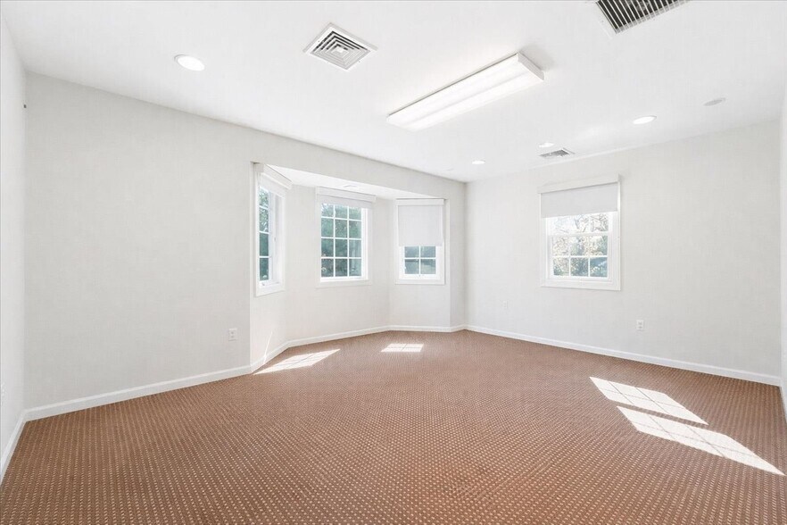 More Photos Of 96 Freneau Ave, Matawan Office For Sale