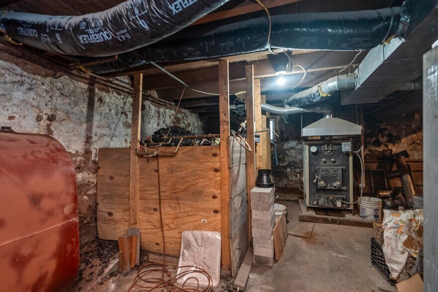 More Photos Of 1112 W Bridge St, Spring City Warehouse For Sale