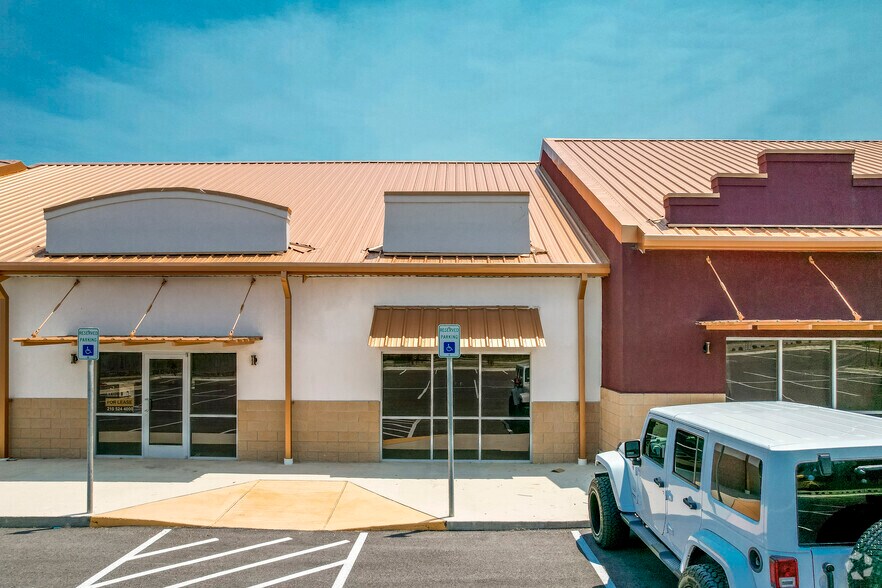 More Photos Of 2009 S Walnut Ave, New Braunfels Storefront For Lease