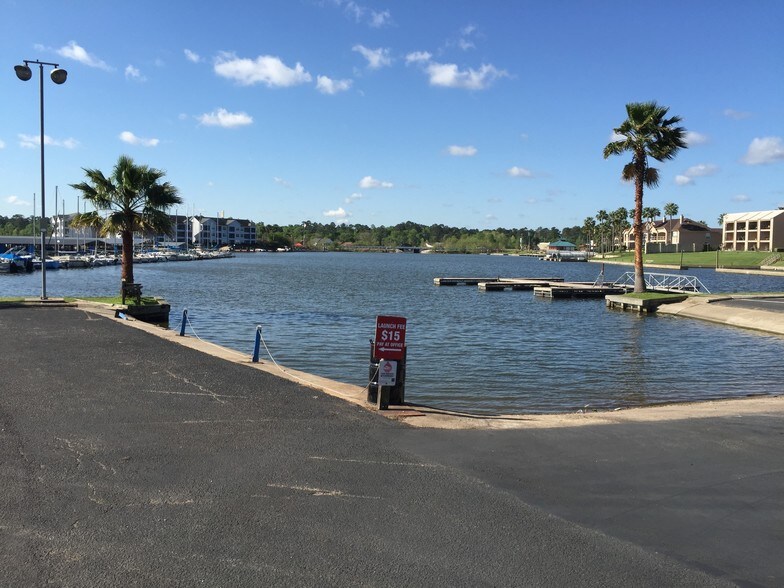 More Photos Of 15525 Marina Dr, Montgomery Marina For Lease