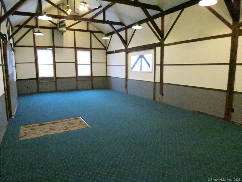 More Photos Of 187 Lebanon Ave, Colchester Freestanding For Lease