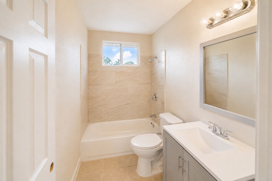 More Photos Of 16012-16020 Juniper St, Hesperia Assisted Living For Lease